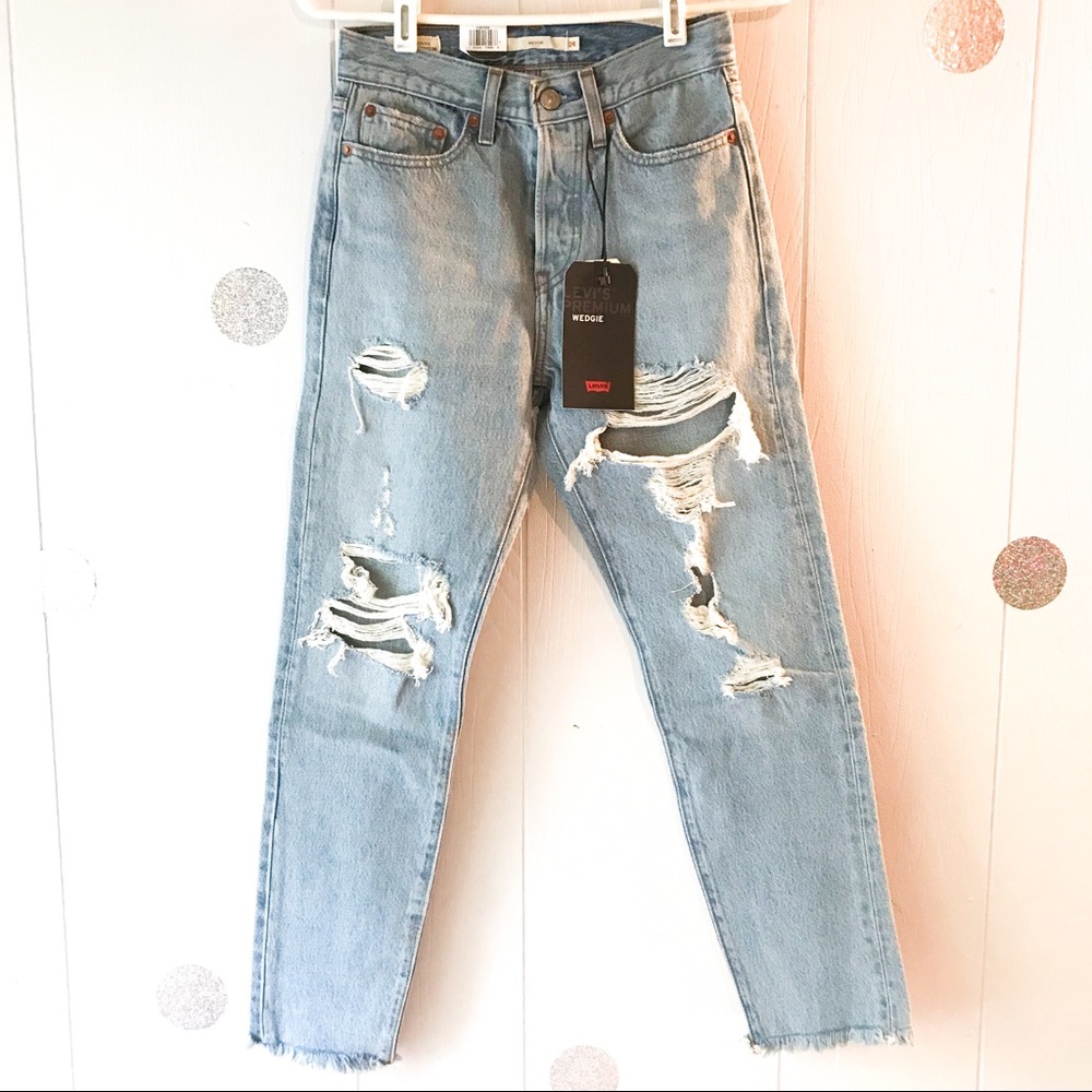 Levi’s Wedgie Fit High Rise Mom Jeans - distressed